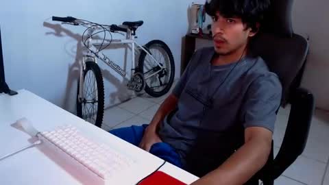 Snapshot of thieves_us chatting on November 13, 2025, 5:23 pm thieves_us online show from November 13, 2025, 5:23 pm