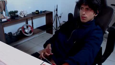 Snapshot of thieves_us chatting on November 18, 2025, 5:23 am thieves_us online show from November 18, 2025, 5:23 am