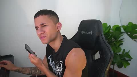 thin_tommy11 online show from December 22, 2025, 7:22 pm