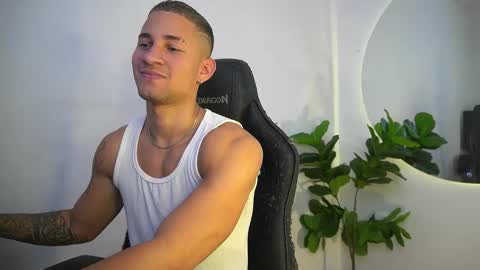 thin_tommy11 online show from April 13, 2026, 8:36 pm