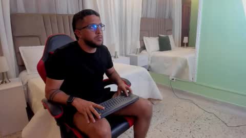 Thom Houston online show from November 19, 2025, 3:50 am