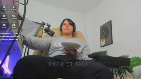 Snapshot of thom_ohtani chatting on June 18, 2026, 11:42 pm thom_ohtani online show from June 18, 2026, 11:42 pm