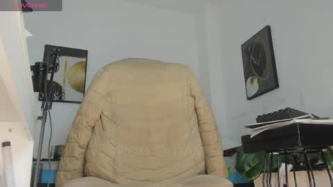 Snapshot of thom_ohtani chatting on July 2, 2026, 3:45 am thom_ohtani online show from July 2, 2026, 3:45 am