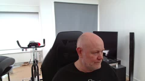 thomas806035 online show from July 31, 2026, 10:14 am
