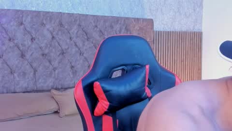 Thomas Brandon online show from December 17, 2025, 6:19 am