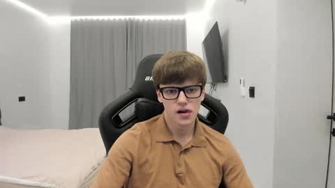 Snapshot of thomas_shelbivip chatting on April 30, 2026, 4:13 pm Tomas online show from April 30, 2026, 4:13 pm