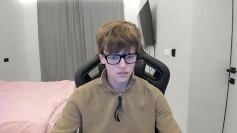 Snapshot of thomas_shelbivip chatting on May 10, 2026, 1:44 am Tomas online show from May 10, 2026, 1:44 am
