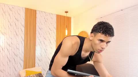 Snapshot of thomas_walker0 chatting on February 11, 2025, 9:35 pm Thomas online show from February 11, 2025, 9:35 pm