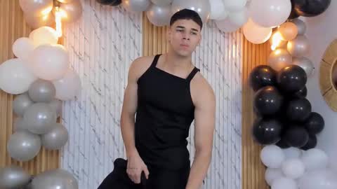 Snapshot of thomas_walker0 chatting on September 10, 2025, 12:16 pm Thomas online show from September 10, 2025, 12:16 pm