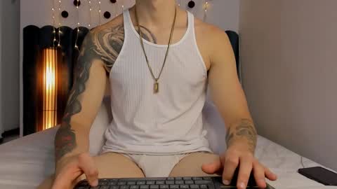 sweetfit boy online show from December 22, 2025, 5:54 pm