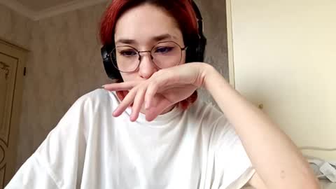 Lina online show from November 28, 2025, 11:13 am