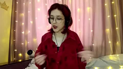 Lina online show from December 22, 2025, 7:27 am