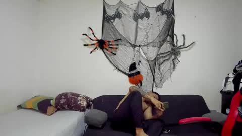 thomson_hot01 online show from October 28, 2025, 5:22 am