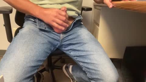 Snapshot of thongguy2021 chatting on October 6, 2025, 2:14 pm thongguy 2021 online show from October 6, 2025, 2:14 pm