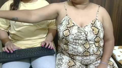 kabir 32 guy khushi 31 wife kavya 23 sexy frnd online show from July 12, 2026, 3:19 am