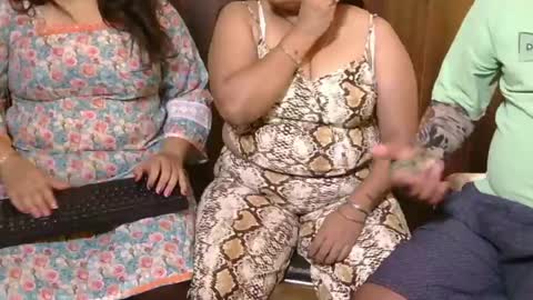 kabir 32 guy khushi 31 wife kavya 23 sexy frnd online show from July 15, 2026, 5:56 am