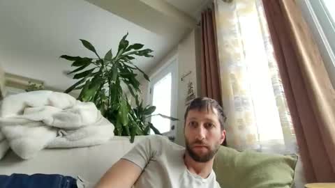 throwawayafteruse20202 online show from December 5, 2025, 8:05 pm