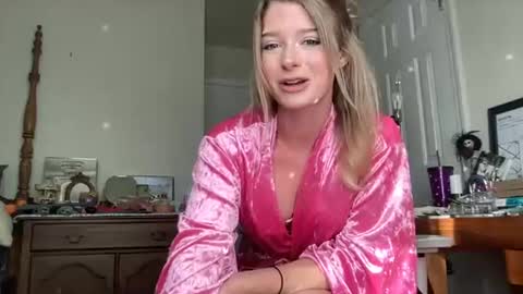 Holly Hills online show from July 8, 2026, 10:36 pm