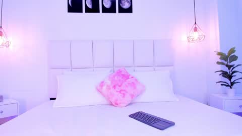 THYARE online show from January 8, 2025, 3:29 am