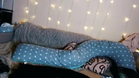 tiameow online show from April 7, 2026, 5:46 pm