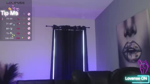 Tia Bella online show from November 9, 2025, 6:39 pm