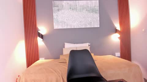 Snapshot of tiana_glow chatting on December 4, 2024, 9:35 pm tihana online show from December 4, 2024, 9:35 pm