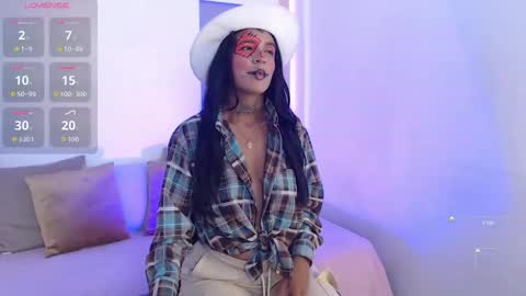 Snapshot of tiana_glow chatting on October 14, 2025, 10:32 pm tihana online show from October 14, 2025, 10:32 pm