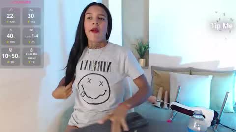 Snapshot of tiana_glow chatting on February 19, 2026, 10:28 pm tihana online show from February 19, 2026, 10:28 pm