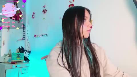 Tiana Le online show from November 18, 2025, 5:12 am