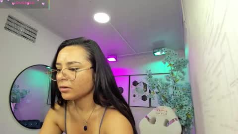 Tiara  online show from March 22, 2026, 3:32 am