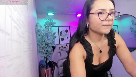 Snapshot of tiara_r chatting on April 22, 2026, 3:09 am Tiara online show from April 22, 2026, 3:09 am