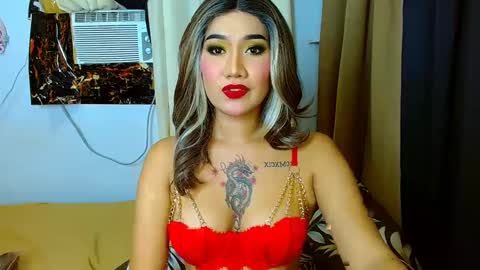 tiarrafoxs online show from December 26, 2024, 6:12 pm