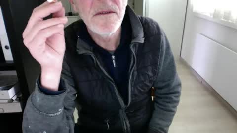 Snapshot of tiburzio chatting on February 12, 2025, 11:51 am tiburzio online show from February 12, 2025, 11:51 am