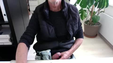 Snapshot of tiburzio chatting on October 13, 2025, 12:16 pm tiburzio online show from October 13, 2025, 12:16 pm