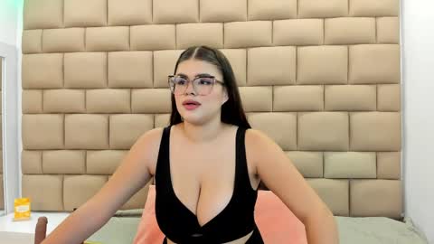 Tifanny  online show from May 25, 2026, 11:49 am