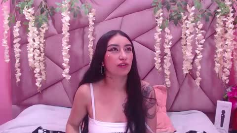 Snapshot of tiffani_hott_ chatting on December 4, 2024, 7:39 am TIFANI online show from December 4, 2024, 7:39 am