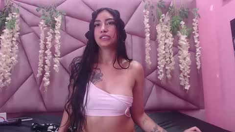 Snapshot of tiffani_hott_ chatting on January 19, 2025, 10:50 am TIFANI online show from January 19, 2025, 10:50 am