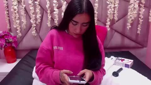 Snapshot of tiffani_hott_ chatting on January 26, 2025, 2:24 am TIFANI online show from January 26, 2025, 2:24 am