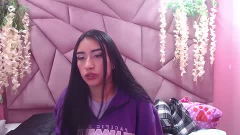 Snapshot of tiffani_hott_ chatting on February 7, 2025, 3:01 am TIFANI online show from February 7, 2025, 3:01 am