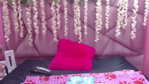 Snapshot of tiffani_hott_ chatting on February 14, 2025, 2:50 am TIFANI online show from February 14, 2025, 2:50 am