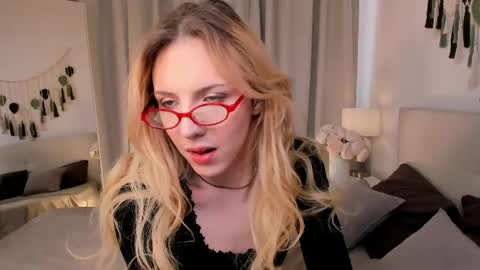 Snapshot of tiffany_king chatting on May 10, 2026, 5:45 am Tiffany online show from May 10, 2026, 5:45 am
