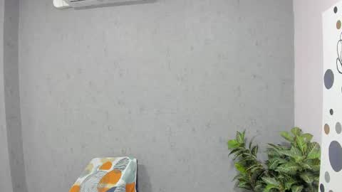 tiffany_mendez online show from December 19, 2025, 12:01 pm