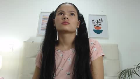 Snapshot of tiffanyfox_1 chatting on March 12, 2025, 9:02 am Tifanny Fox online show from March 12, 2025, 9:02 am