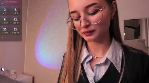 Tiffany online show from October 21, 2025, 3:13 pm