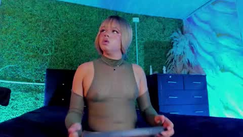 tiffanyy_deluxe online show from February 27, 2026, 3:34 pm