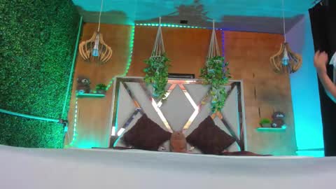 tiffanyy_deluxe online show from March 5, 2026, 5:31 pm