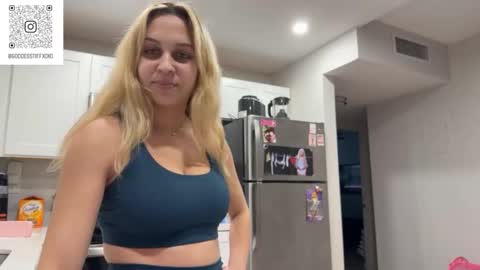 Tiffstreatsxoxo online show from January 9, 2026, 9:27 pm