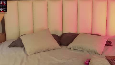 Tiffany  online show from January 25, 2025, 2:04 am