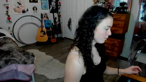 Snapshot of tiggerrosey chatting on February 21, 2025, 10:59 pm   All my Links online show from February 21, 2025, 10:59 pm