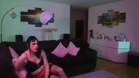 Tifanystitar online show from March 10, 2025, 8:04 am